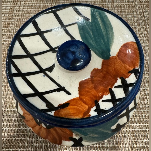 Mexican Pottery Art Ceramic Trinket Box w/ Top- small size 4” Diameter x 2.75”H - Picture 7 of 9